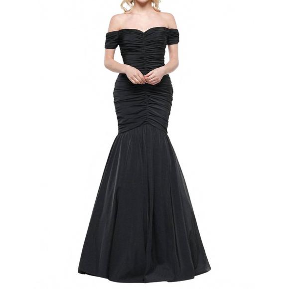 NEW COLORS DRESS off-the-shoulder ruched mermaid gown - plus in black